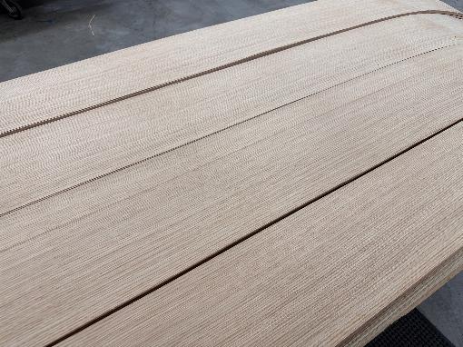Bild 1: Die Eiche: Charakteristische Optik mit attraktiver Maserung. Foto: Ro...